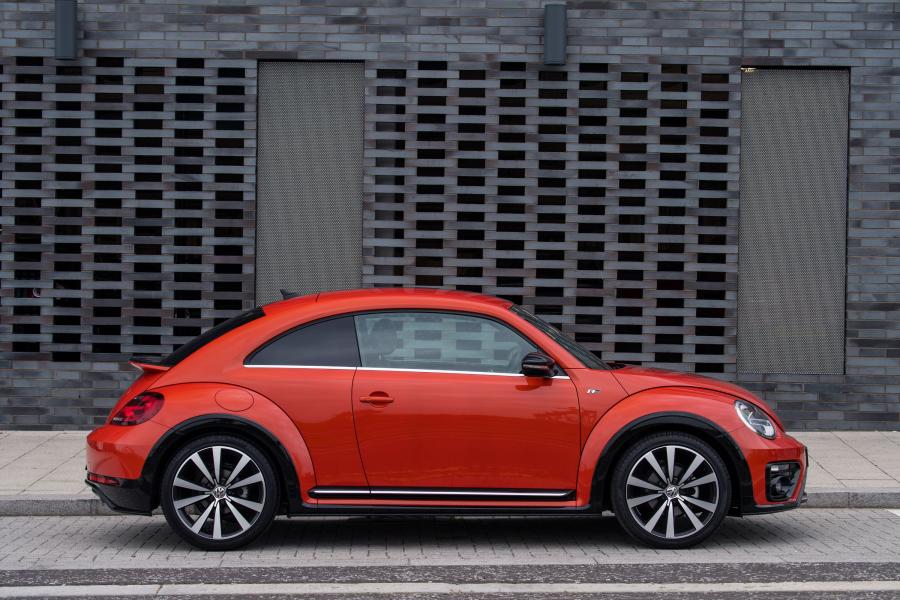  Volkswagen Beetle R-Line 2017 года  (UK) (фото 22 из 31)